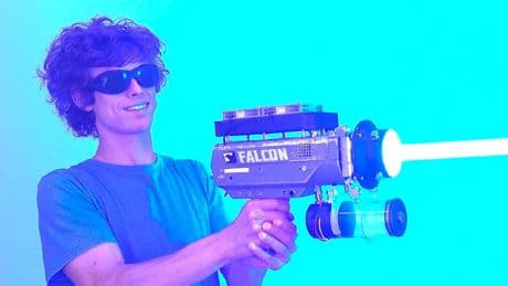 250.000-mal stärker als ein Laserpointer - YouTuber baut Super-Laser in seiner Garage