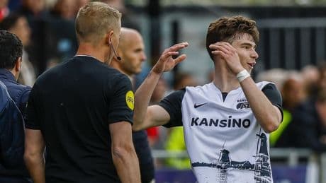 Supporters Go Ahead Eagles maken het bont: racistische uitlatingen en veld bestormen