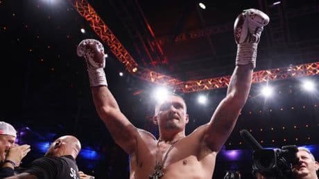 Oleksandr Usyk demolishes Daniel Dubois with fifth-round knockout to become undisputed heavyweight champion