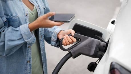 Eléctricos puros e híbridos enchufables suman ya el 19,5% de las matriculaciones