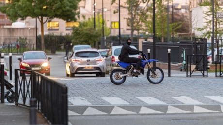 «Ils voulaient le tuer !» : après l’agression d’un élu lors d’un rodéo urbain en Gironde, le maire du village est furieux