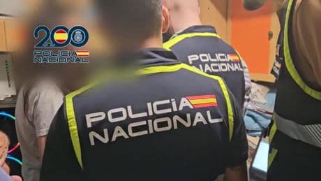 Detienen a una mujer por espiar a policías y guardias civiles y difundir sus datos en las redes para que los lincharan