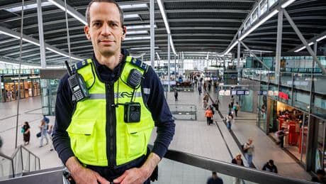 NS wil wapenstok voor spoorboa’s: ’Confronterend dat dit nodig is’