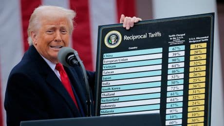 Notstand ausgerufen, Tausende entlassen: Trump-Zölle stürzen erstes Land ins Chaos
