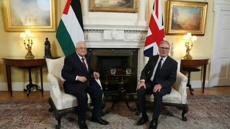 Reconnaissance de l’Etat palestinien: avant une assemblée générale de l'ONU qui s'annonce historique, Mahmoud Abbas rencontre Keir Starmer à Londres