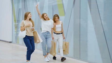 Einkaufs-Fieber steigt - Gen Z fordert Shopping ohne Pause