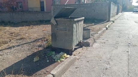 Vicdansızlar yeni doğan bebeği çöpe atmış! Anne baba ve üvey anne gözaltında