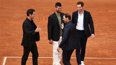 Nadal, il tributo di Parigi per la leggenda spagnola: le lacrime e l'abbraccio con Federer, Djokovic e Murray