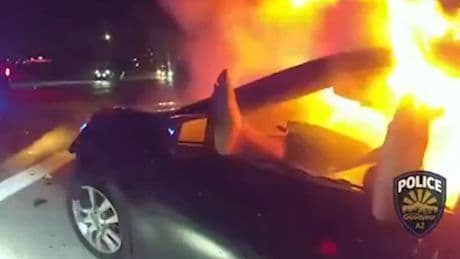 Rettung in letzter Sekunde - Eingeschlossen in brennendem Auto