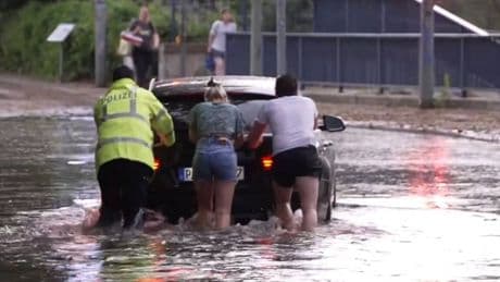Wetter in NRW: Auf schwüle Hitze folgt Gewitter – Hunderte Einsätze in Paderborn wegen Unwetter