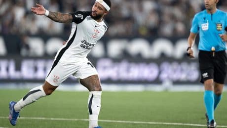 Memphis Depay wordt geëerd en valt drie dagen na Oranje-historie geblesseerd uit bij Corinthians