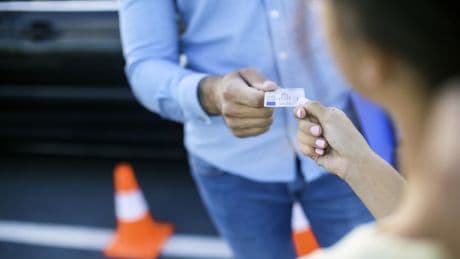 Führerscheinprüfung extrem: Wer das nicht schafft, bekommt seinen Lappen nicht
