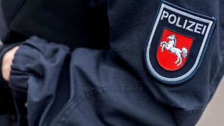 Niedersachsen: Polizisten bleiben trotz Nazi-Chat im Dienst