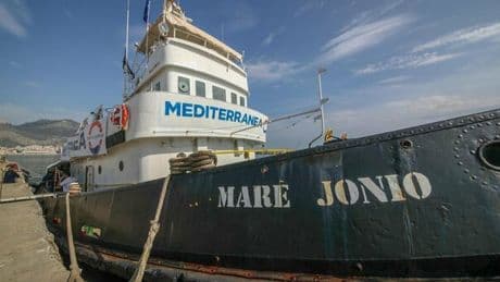 Mare Jonio, rinvio a giudizio per l?equipaggio: «Profitto sui migranti». Casarini: «Processo ai soccorsi»