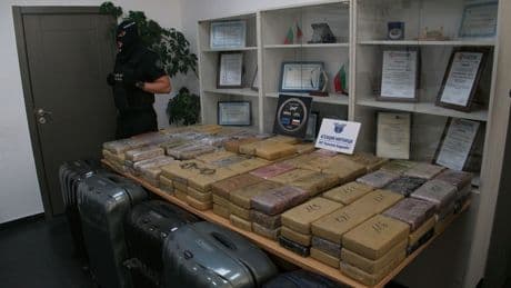 Bulgarian authorities seize a large amount of cocaine hidden in a van