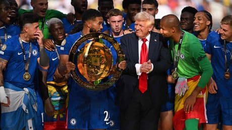 Chelsea kreeg replica: Donald Trump claimt dat originele WK-trofee zich nog in The Oval Office bevindt