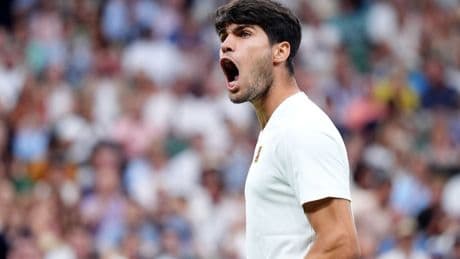 Alcaraz aprieta los dientes, resiste el cañón de Rublev y manda un mensaje a Wimbledon