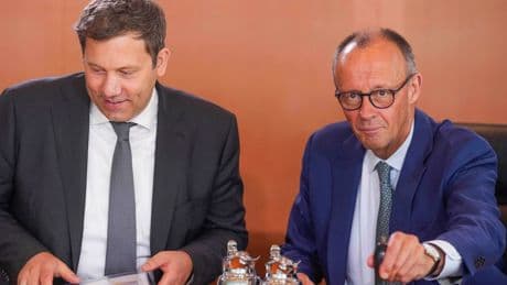 Sicherheitspanne: Datenhändler bieten Handynummern von Merz und Ministern an