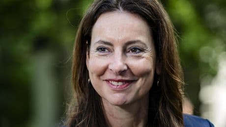 Raadsleden gaan gebukt onder intimidatie en werkdruk; minister Uitermark wil lokale politiek aantrekkelijker maken