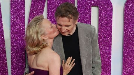 Pamela Anderson y Liam Neeson, la pareja sorpresa de Hollywood: &quot;Está claro que están enamorados&quot;