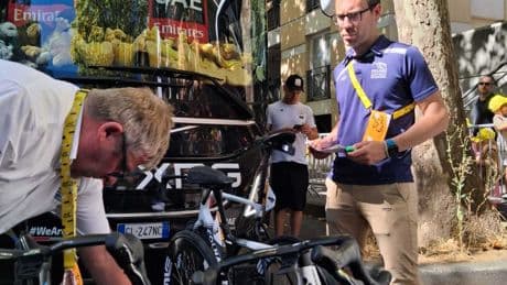 Juan Antonio, el profesor de matemáticas que busca trampas en las bicicletas del Tour:  "Nunca he visto nada sospechoso"