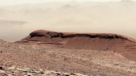 El rover Curiosity lleva 12 años escalando una montaña de Marte. Acaba de mandar un vídeo impresionante desde arriba