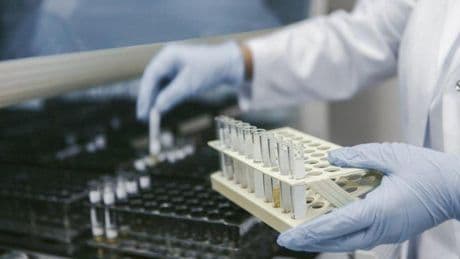 Sanidad afirma que los médicos de laboratorio conservarán sus competencias pese a la creación de la especialidad de Genética