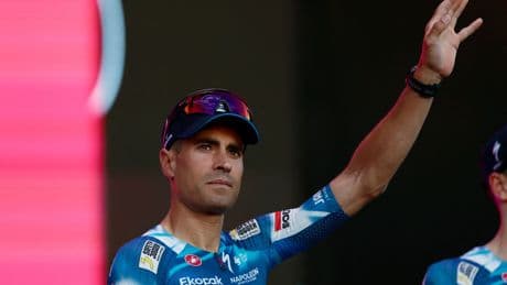 Mikel Landa abandona el Giro tras una dura caída en la primera etapa