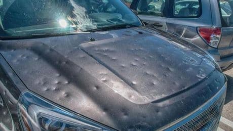 Granizo en carretera: cómo reaccionar y reclamar los daños al seguro