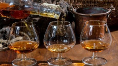 La France espère un accord imminent avec la Chine sur les restrictions visant le cognac