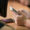 Arbeitsauftrag: Schulen in Baden-Württemberg sollen die Smartphone-Frage lösen