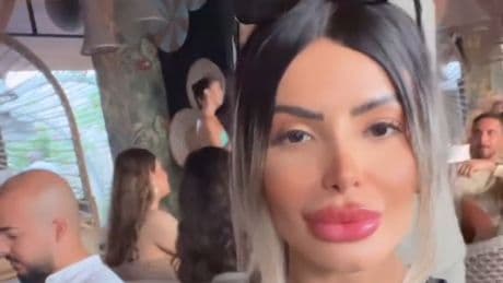 Deze influencer gaf meer dan 1 miljoen euro uit aan plastische chirurgie: ’Zelfs datingapps vinden mij té mooi!’
