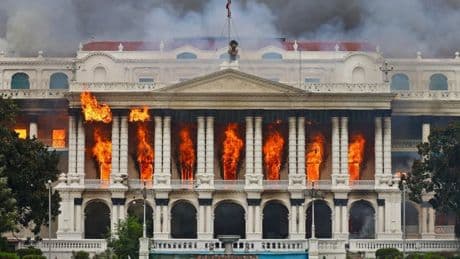 19 morts, Parlement brûlé, démission du Premier ministre... Pourquoi le Népal est en proie à de violentes manifestations