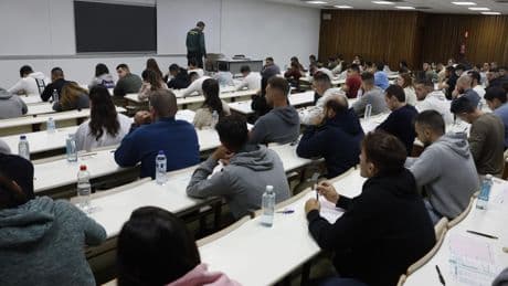 Nuevas convocatorias de oposiciones en abril: plazas para profesores, enfermeros, médicos, sanitarios, letrados y bomberos