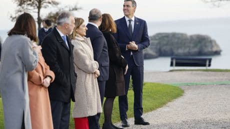 Sánchez busca desviar el foco de la corrupción con una Conferencia de Presidentes abocada al fracaso
