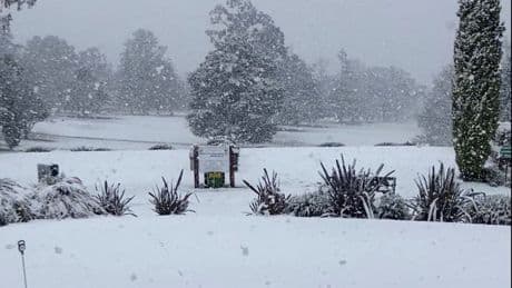Australian towns blanketed by heaviest snowfall in decades