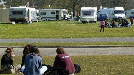«Ça perturbe la rentrée» : près de Bordeaux, une trentaine de caravanes des gens du voyage installés devant un campus universitaire