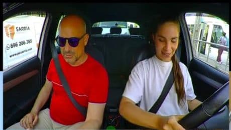 Un profesor de autoescuela avisa sobre el elemento del coche que puede hacerte suspender: &quot;No lo mires&quot;