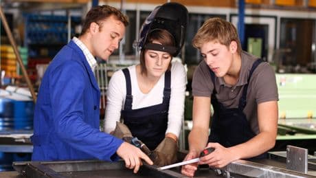 Bien-être, salaire, frustration... Comment les jeunes jugent le travail