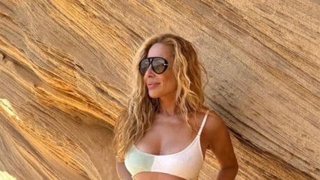 Marta Sánchez presume de figura a sus 59 años con el bañador efecto 'tipazo'