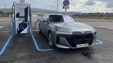 China está ahogando el suministro de tierras raras y en seis semanas habrá una víctima: los coches eléctricos europeos