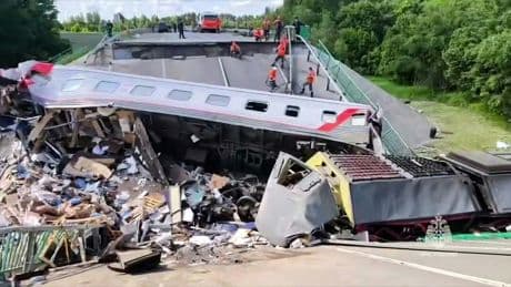 Russie: une enquête ouverte sur «des actes de terrorisme» après la mort de sept personnes dans l’effondrement de deux ponts