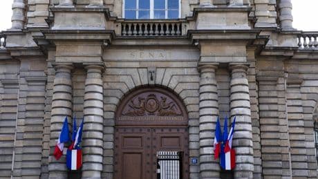 Immigration : le Sénat vote pour écarter les associations des centres de rétention