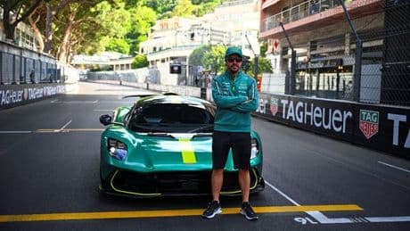 Alonso apadrina en Mónaco el Aston Martin Valhalla