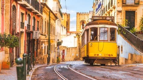 Fiscalité : au Portugal, la fin progressive d’un eldorado pour les retraités français