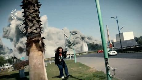 Israel feuert auf Damaskus - Reporterin flieht vor Explosion