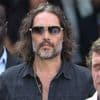 Russell Brand voorlopig op borgtocht vrijgelaten: acteur moet op 30 mei opnieuw voor de rechter verschijnen