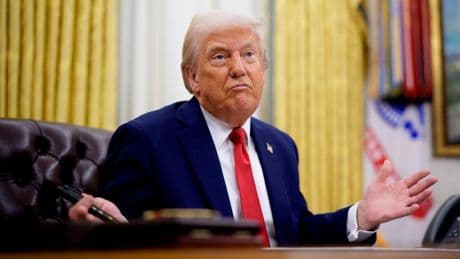 La ofensiva de Trump contra jueces, migrantes, universidades y la libertad de expresión amenaza el Estado de Derecho en EEUU