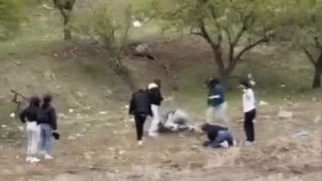 Elazığ'da iki grup genç kız tekme tokat birbirine girdi