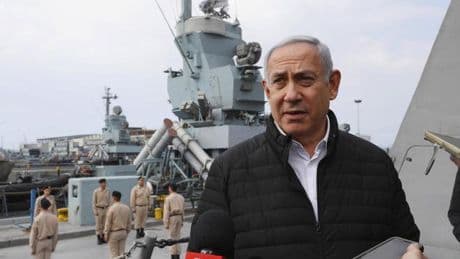 Netanyahu muestra fuerza en el exterior mientras lidia con graves problemas internos en casa